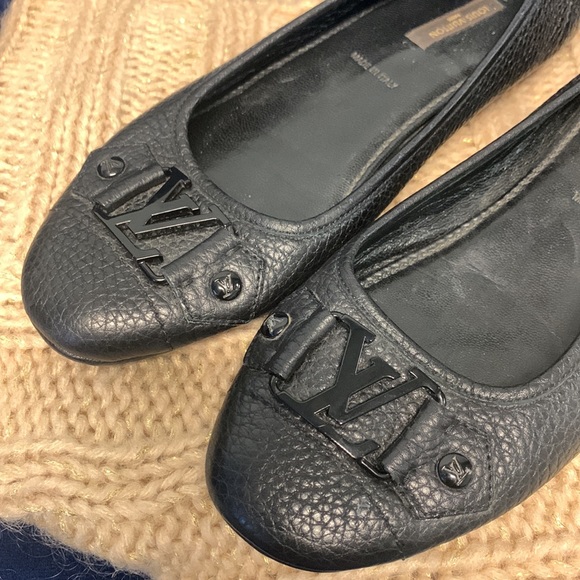 Authentic Louis Vuitton flats.  7-1/2 - Picture 2 of 12